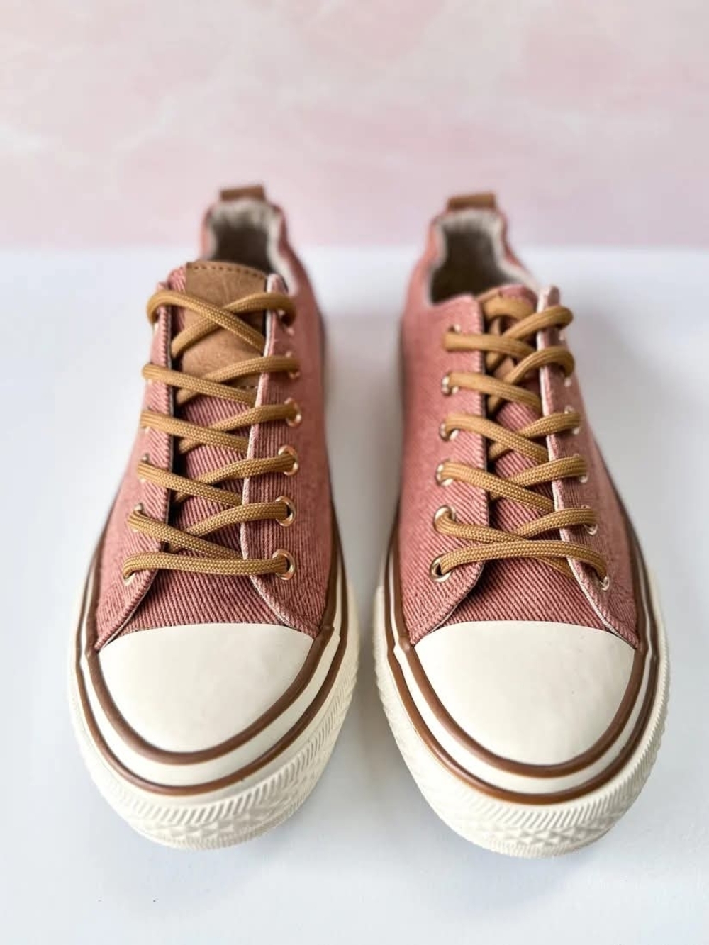 Very G Corduroy Low-Top Sneakers in Dusty Rose with Tan Laces - Picture 3 of 4